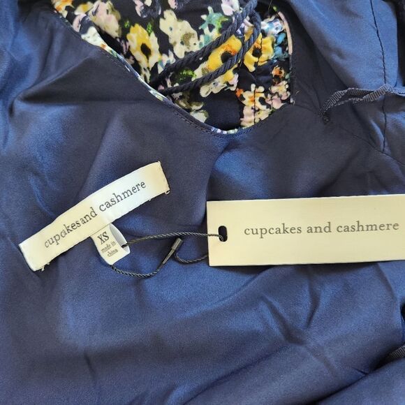 $118 Cupcakes and Cashmere Meadow Romper Size XS - Picture 5 of 6